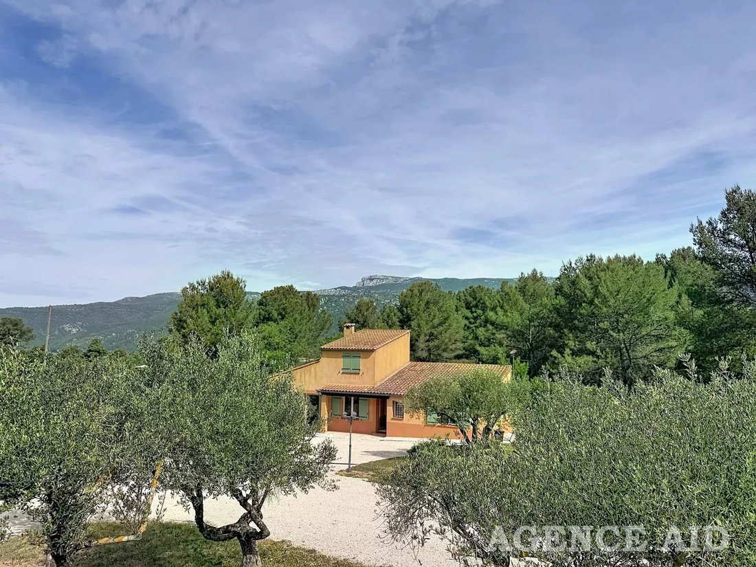 Villa in Cuges-les-Pins, Provence-Alpes-Côte d'Azur, France 3 - 18392640