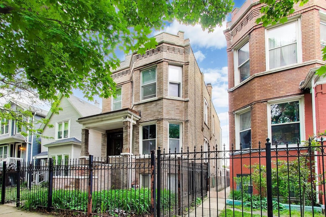 Chicago, Illinois, United States 1 - 18392897