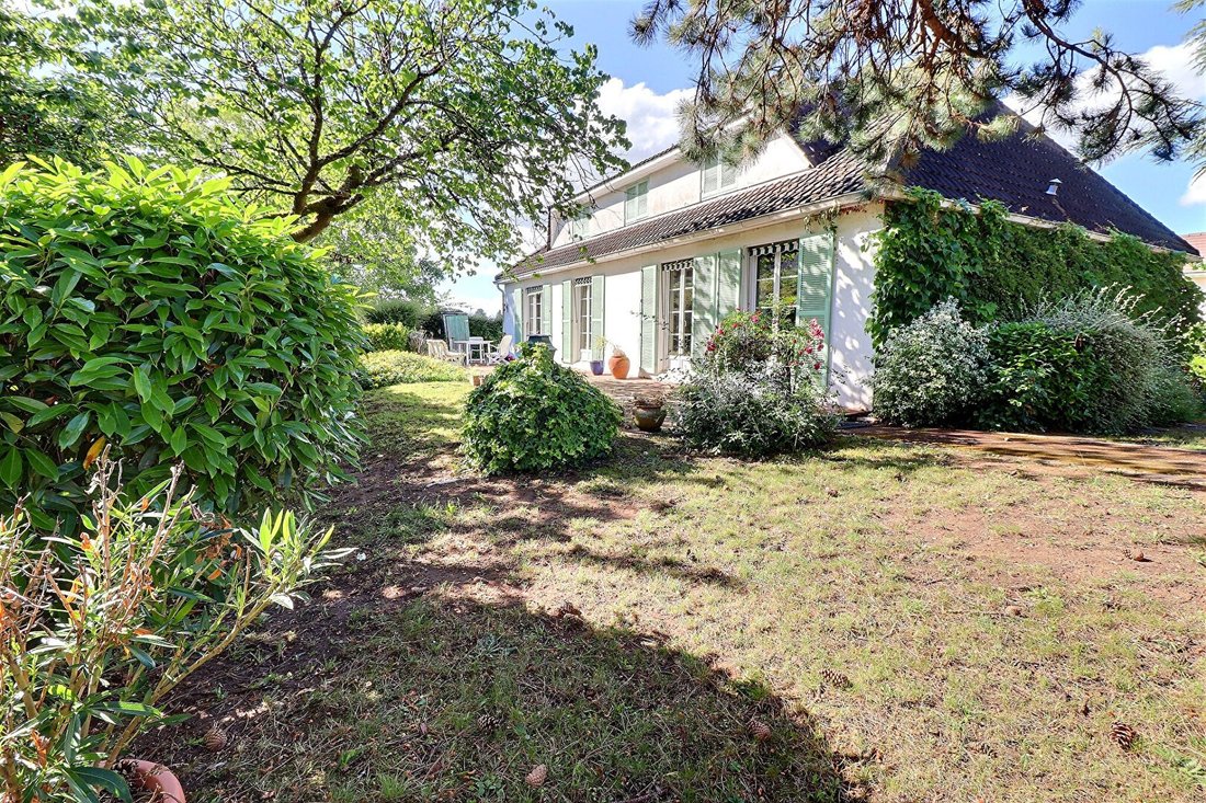 House in Mareil-Marly, Ile-de-France, France 2 - 18098768