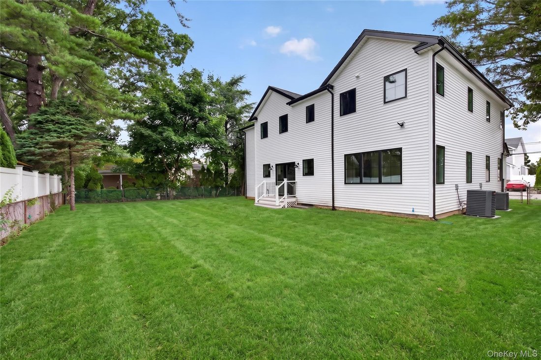 House in Massapequa, New York, United States 5 - 18394080