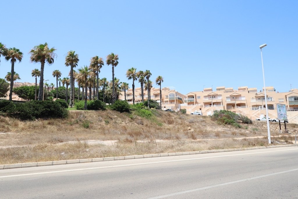 Land in Torrevieja, Valencian Community, Spain 2 - 18396825