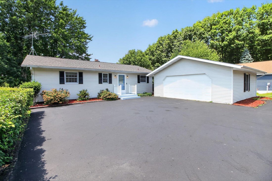 House in Weidman, Michigan, United States 3 - 18391292