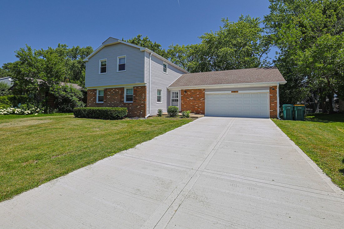 House in Buffalo Grove, Illinois, United States 2 - 18394630