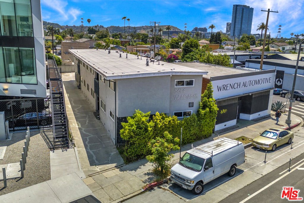 Los Angeles, California, United States 1 - 18395292