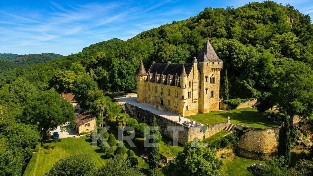 Castle in Carlux, Nouvelle-Aquitaine, France 1 - 18392473