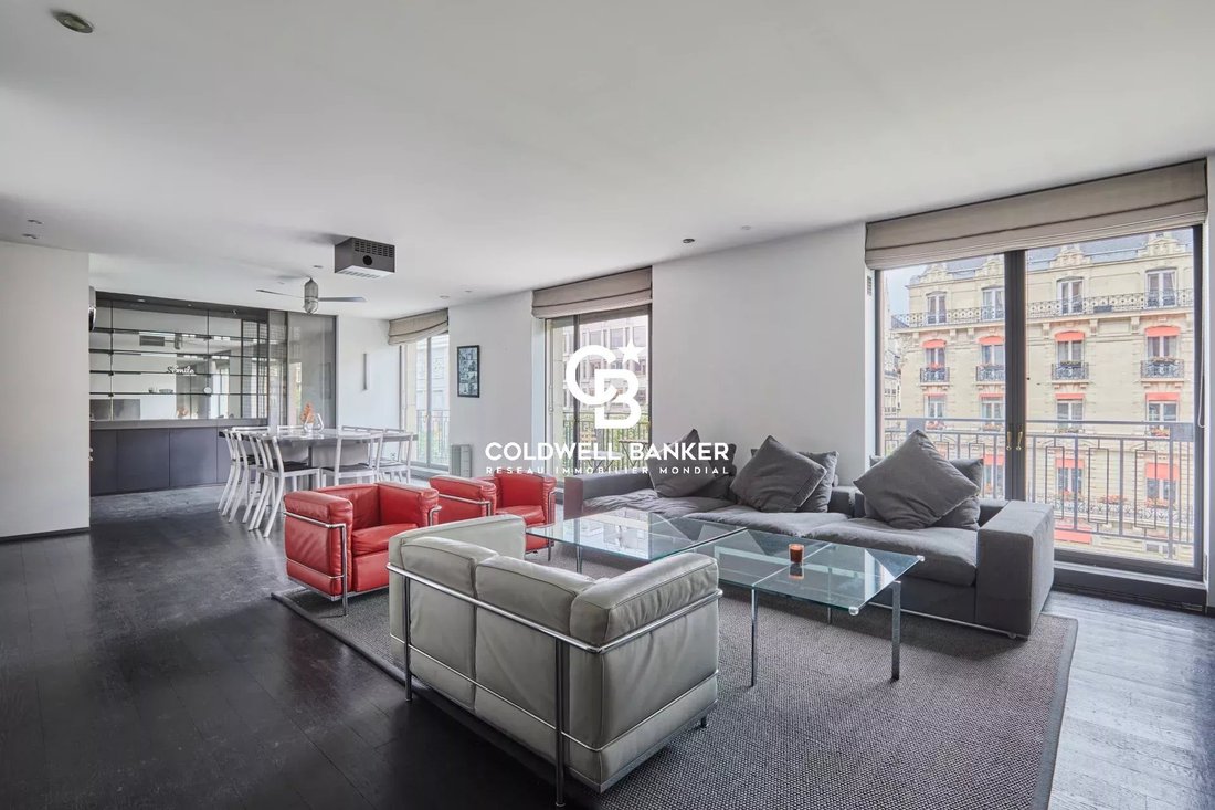 Apartment in Triangle d'Or, Paris 8e Arrondissement, Paris 3 - 18392361