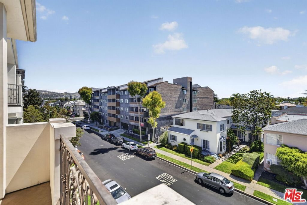 Condo in West Hollywood, California, United States 4 - 18395356