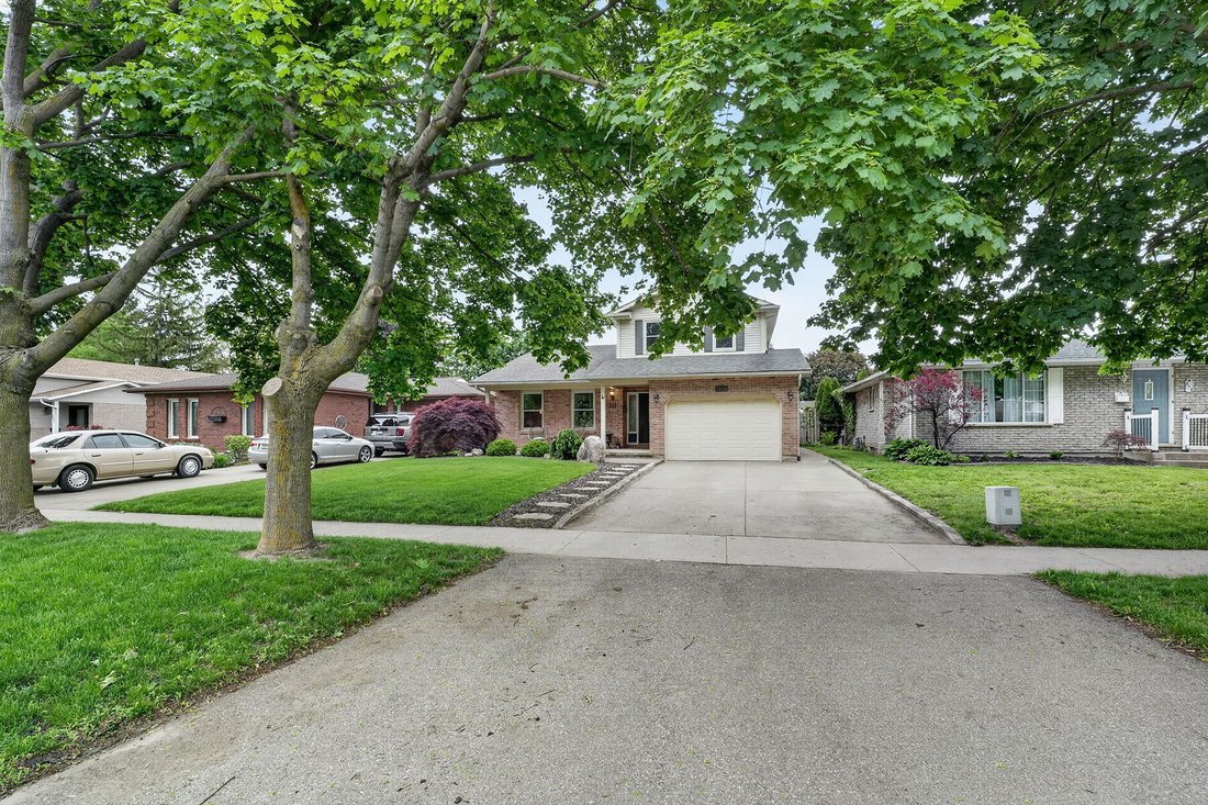 House in St. Catharines, Ontario, Canada 2 - 18393681