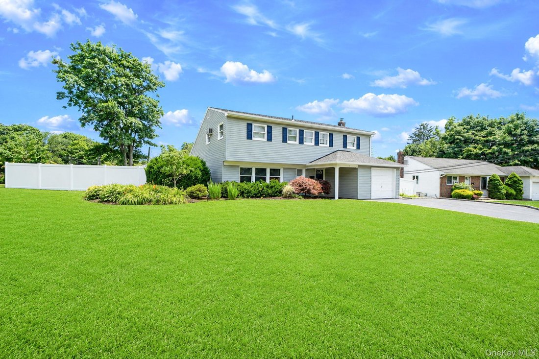 House in Commack, New York, United States 2 - 18396844