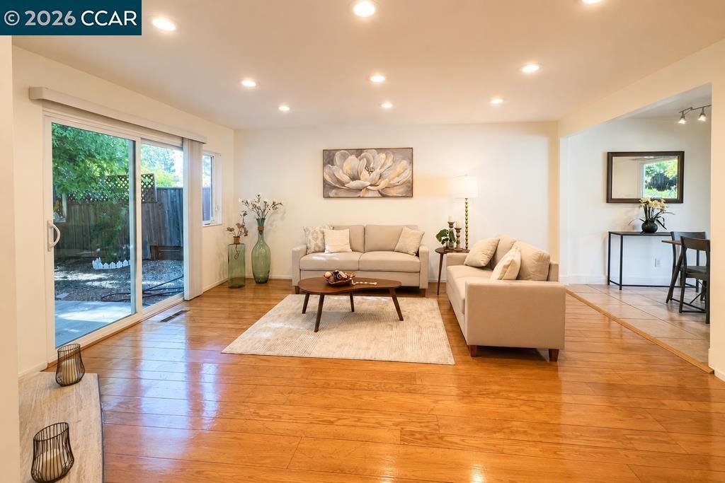 Walnut Creek, California, United States 5 - 18390459