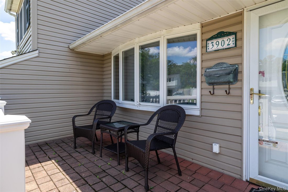 House in Seaford, New York, United States 3 - 18393709