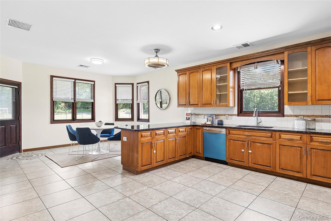 House in Calverton, New York, United States 5 - 18396840