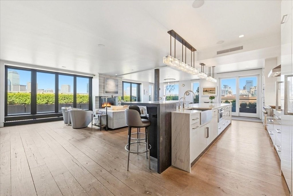 Condo in Boston, Massachusetts, United States 4 - 17889283