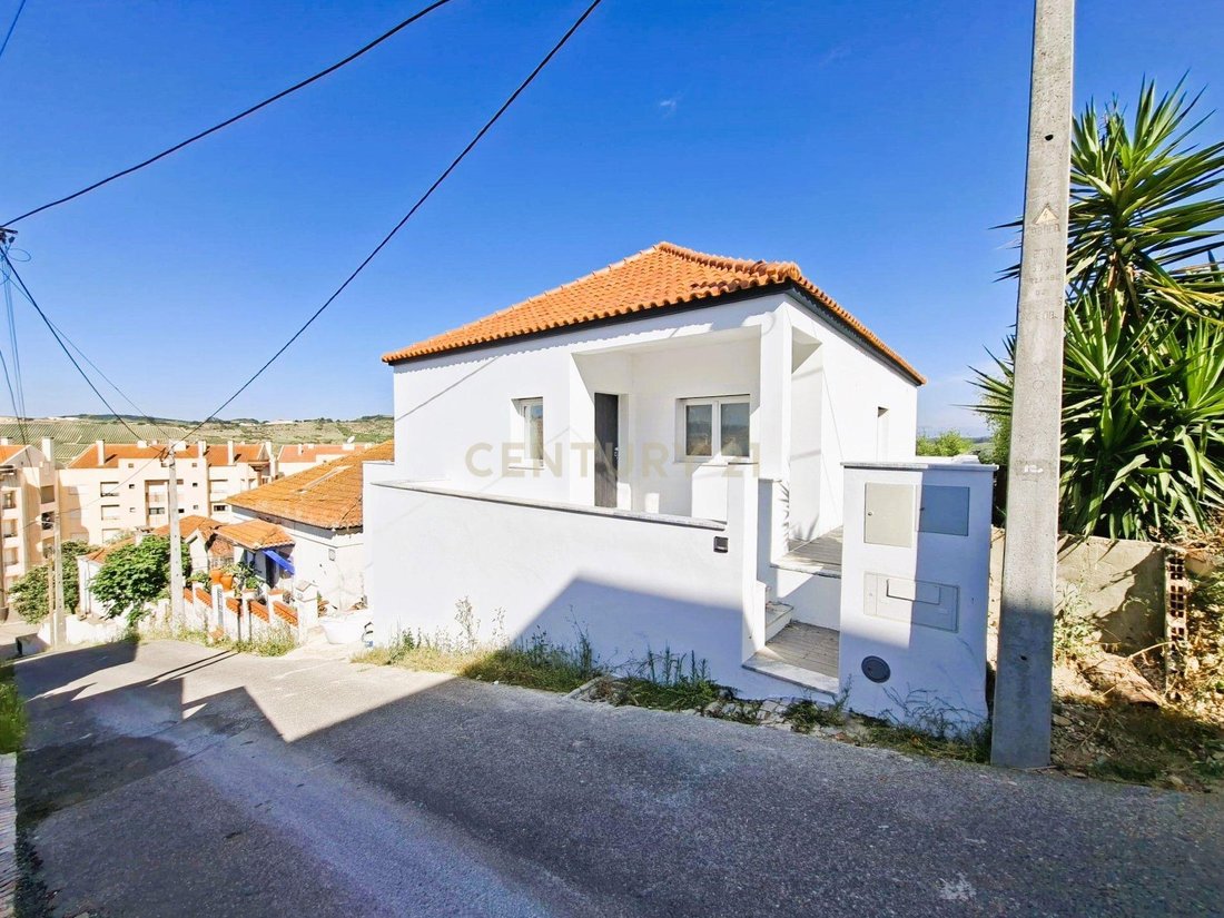 Villa in Santa Maria, Sao Pedro e Matacaes, Lisbon, Portugal 1 - 18392583
