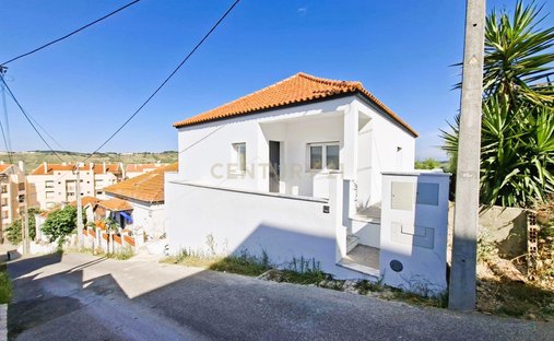 Villa in Santa Maria, Sao Pedro e Matacaes, Lisbon, Portugal 1