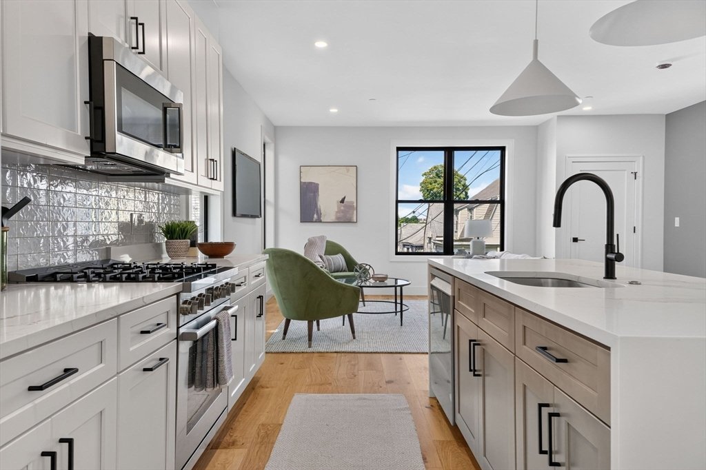 Condo in Somerville, Massachusetts, United States 3 - 18395769
