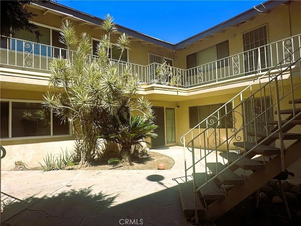 West Covina, California, United States 4 - 17521254