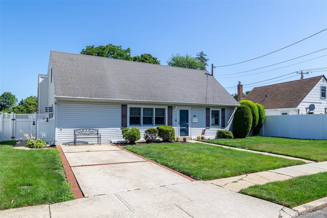 House in Seaford, New York, United States 1 - 18393703