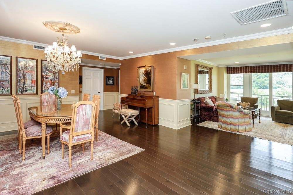 Condo in Port Washington, New York, United States 4 - 18394085