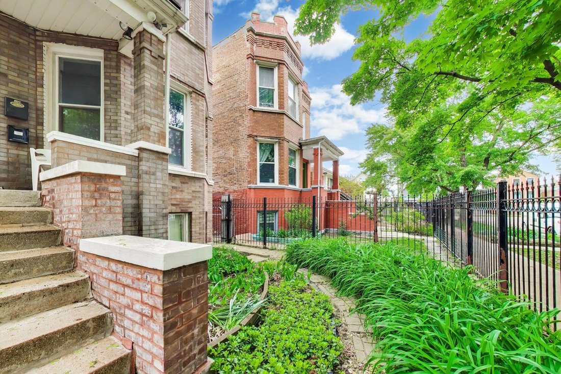 Chicago, Illinois, United States 3 - 18392897