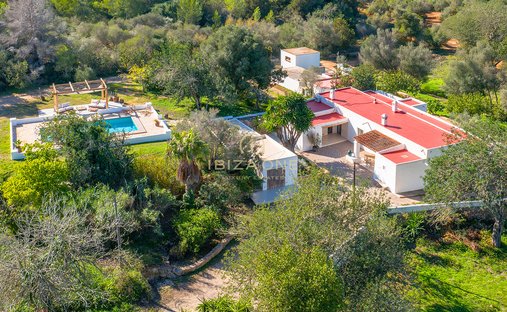 Finca en Santa Eulalia del Río, Islas Baleares, España 1