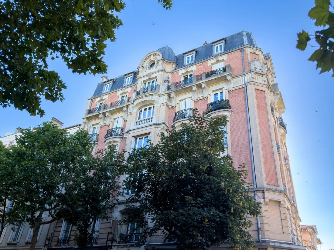 Apartment in Chatrian, Le Raincy, France 1 - 18393278