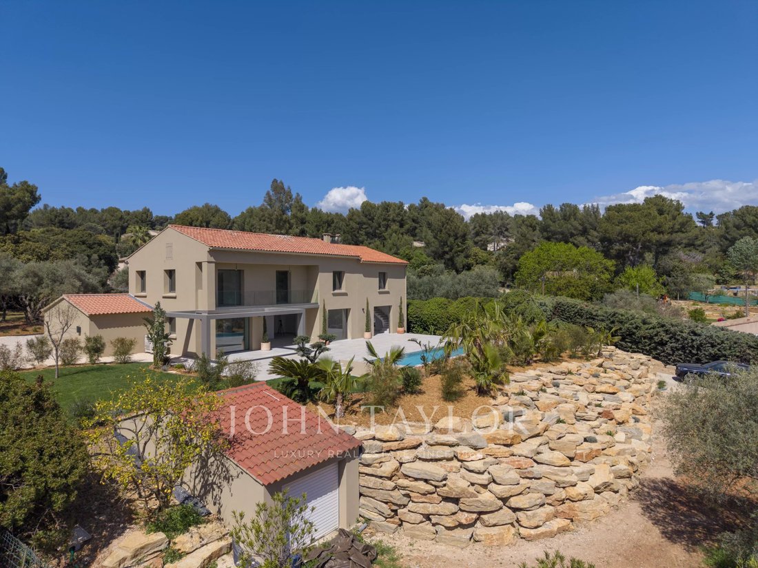 Villa in La Cadiere-d'Azur, Provence-Alpes-Côte d'Azur, France 1 - 18393247