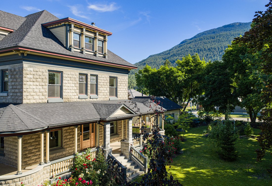 Estate in Revelstoke, British Columbia, Canada 2 - 16494808