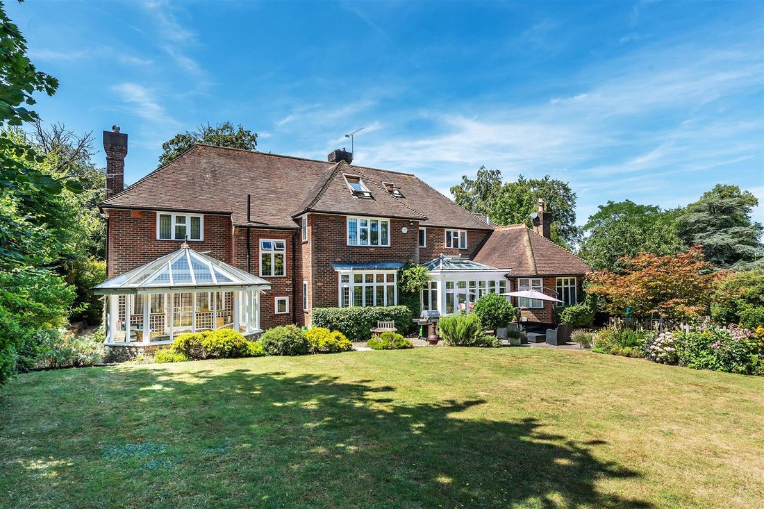 House in Hawks Hill, Fetcham, England 3 - 18394204