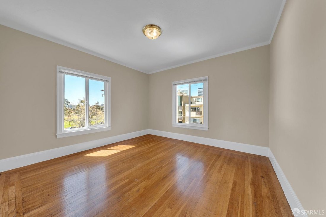 Oakland, California, United States 4 - 18394733