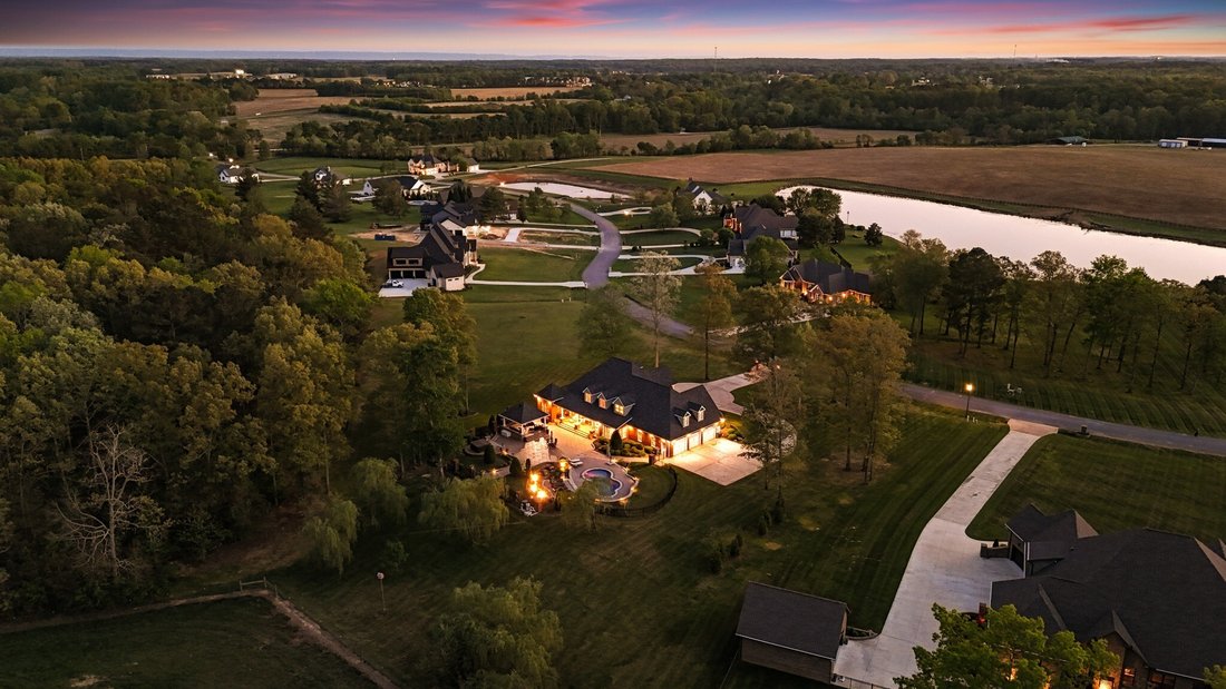 House in Manchester, Tennessee, United States 4 - 18395674