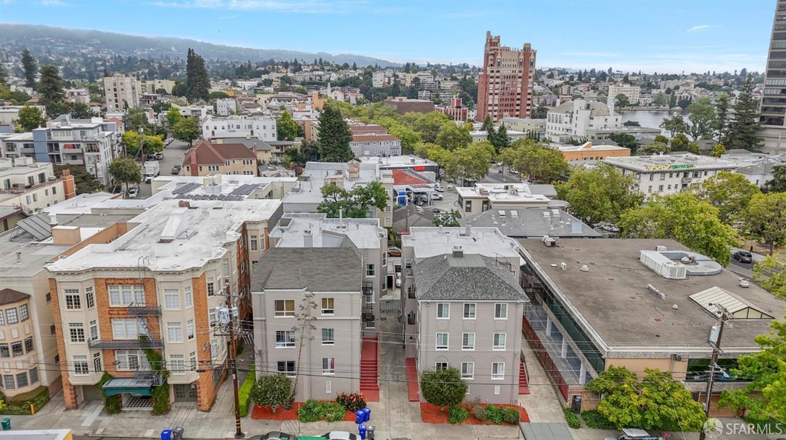 Oakland, California, United States 1 - 18394733