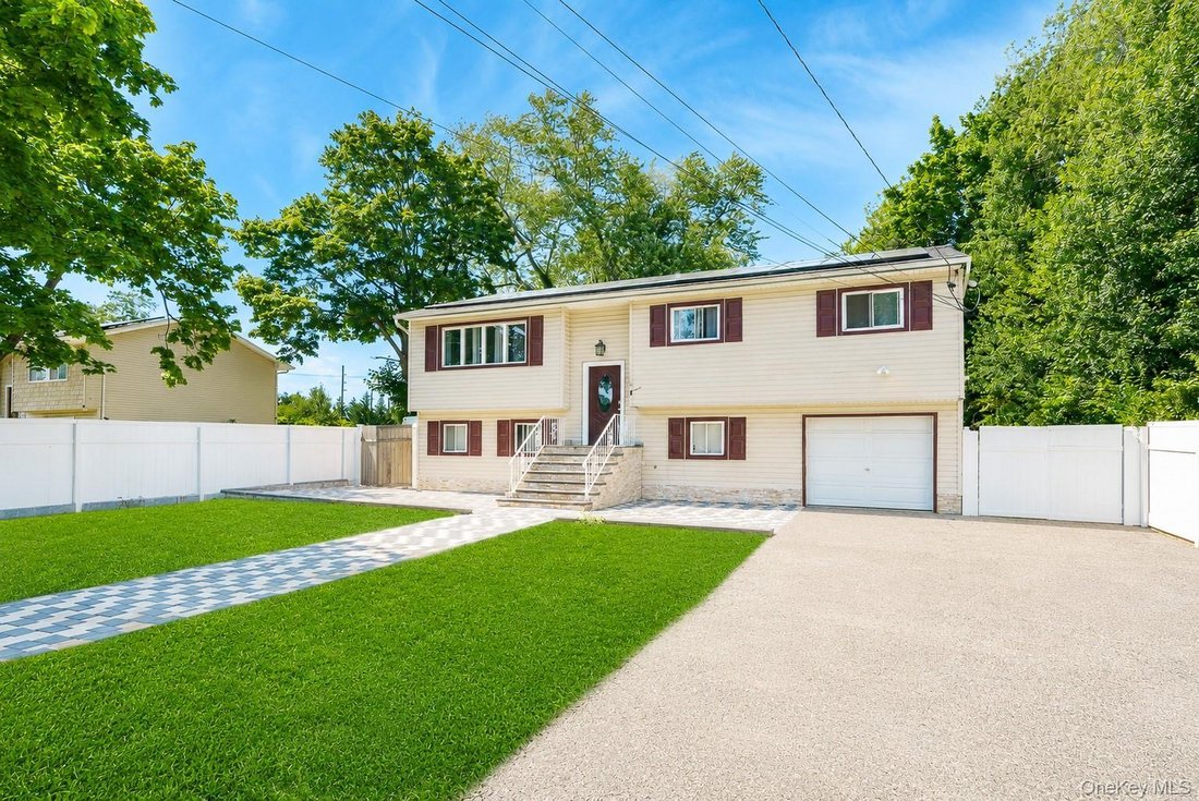 House in West Babylon, New York, United States 3 - 18396642