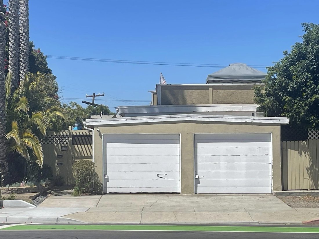 San Diego, California, United States 1 - 18396060