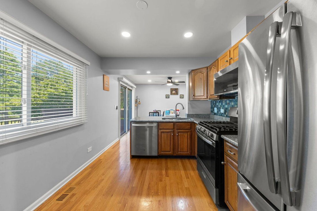 House in Bolingbrook, Illinois, United States 4 - 18394615