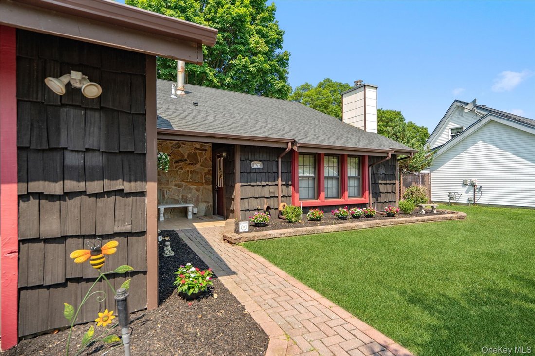 House in Holbrook, New York, United States 2 - 18396810