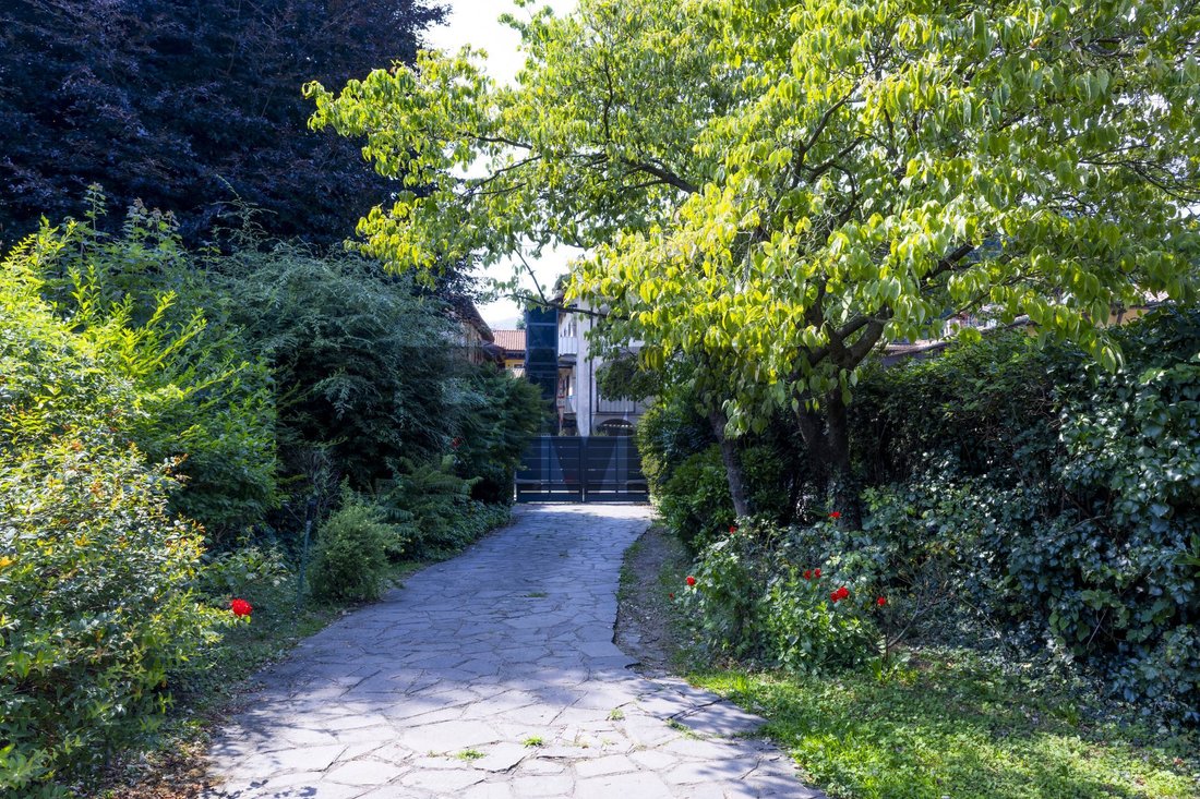 Villa in Besano, Lombardy, Italy 2 - 18397631