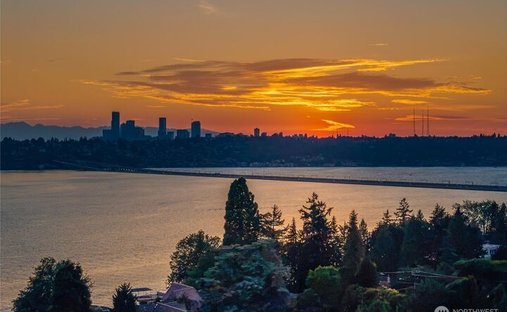 House in Mercer Island, Washington, United States 1