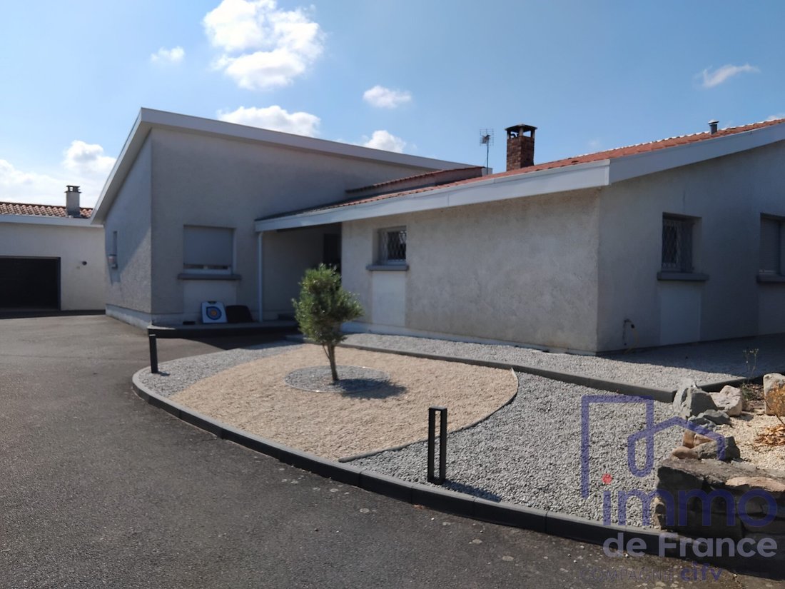 Villa in Bourg Sud, Veauche, France 3 - 18397966