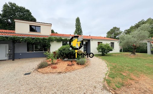 Casa a La Chevrolière, Paesi della Loira, Francia 1