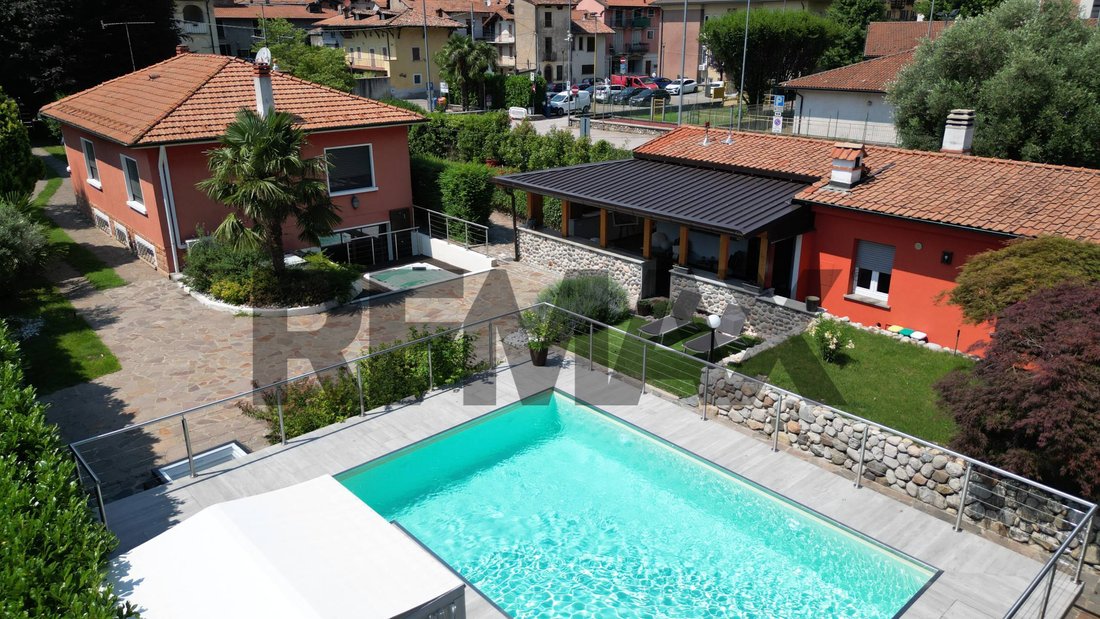 Villa in Besano, Lombardy, Italy 1 - 18397631