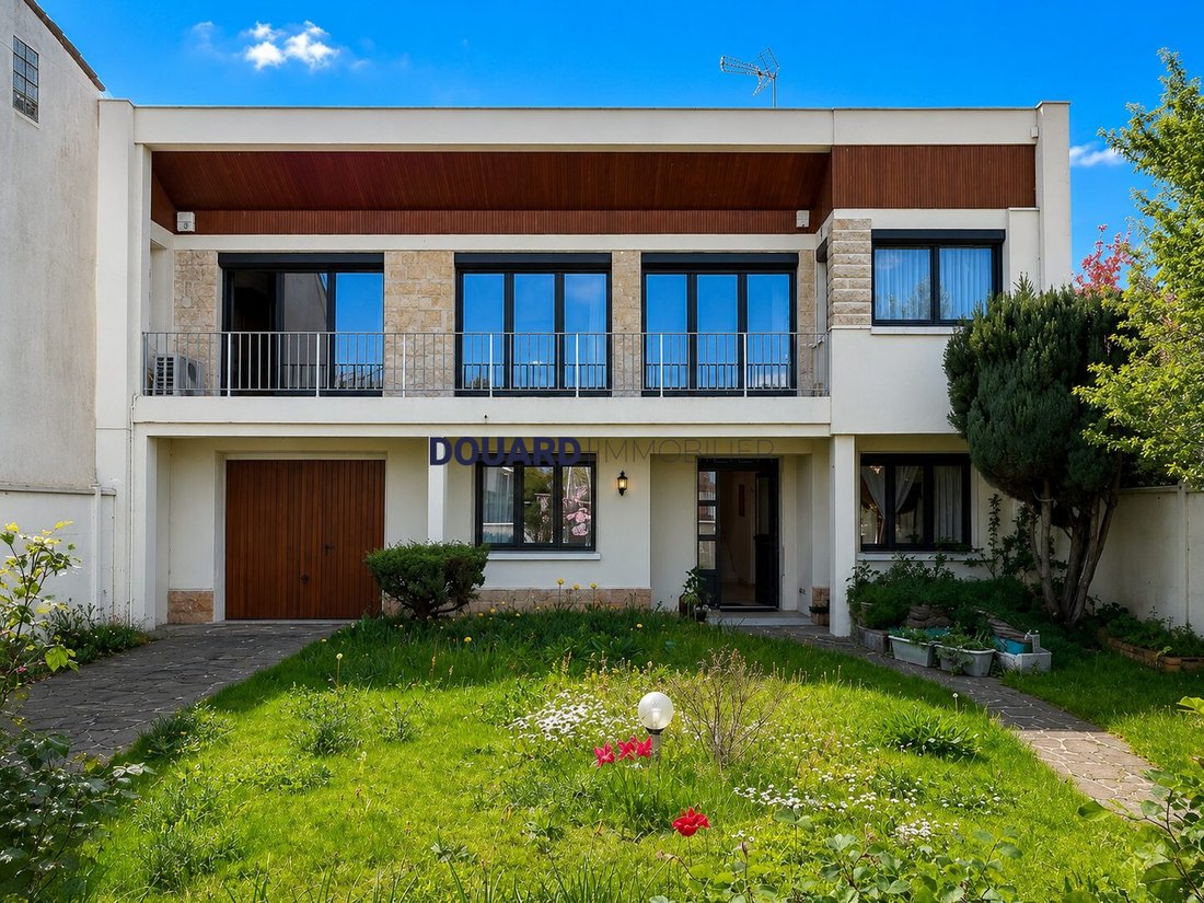 House in Village Doumer, Carrieres-sur-Seine, France 1 - 18398047