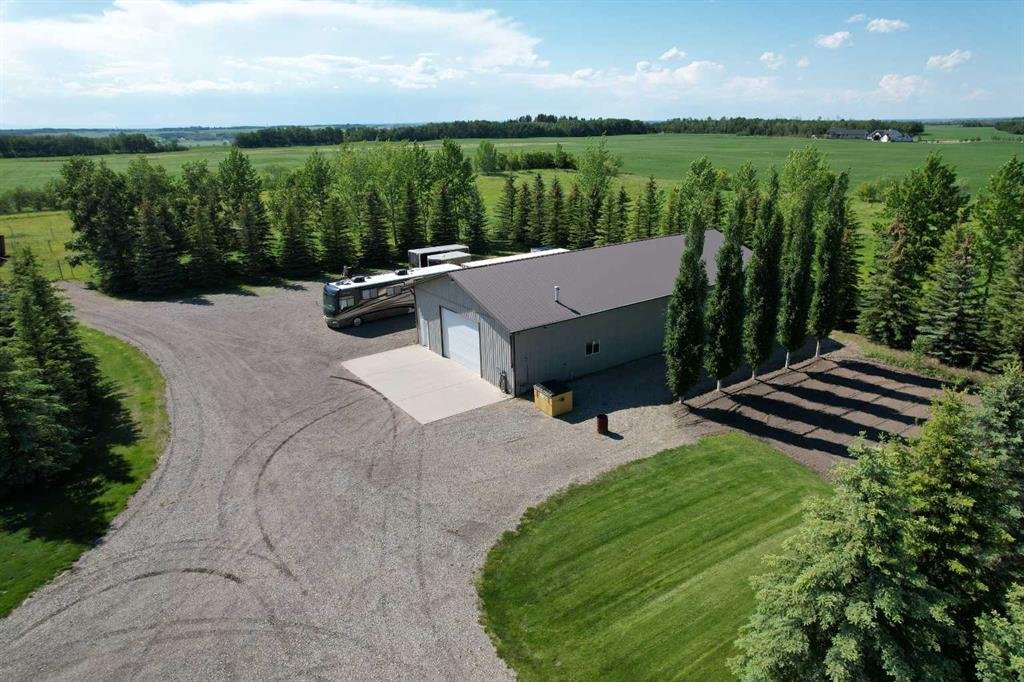 House in Bowden, Alberta, Canada 3 - 17868203