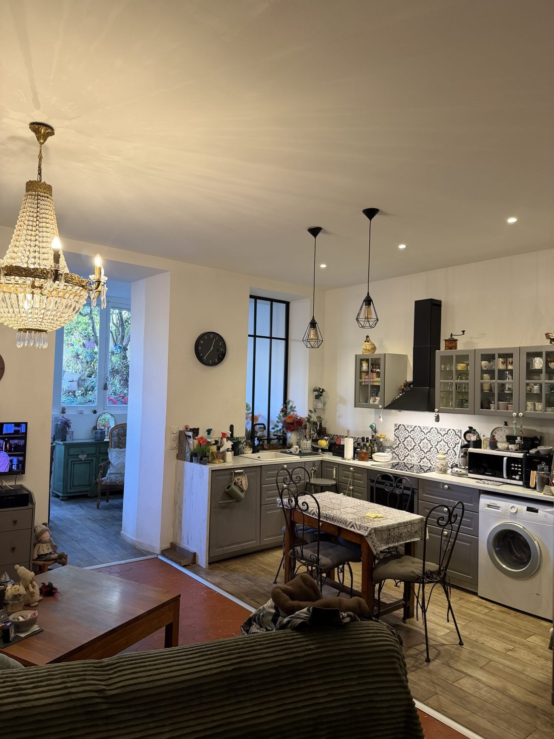 Apartment in Cinq Avenues, 4e Arrondissement, Marseille 2 - 18398116