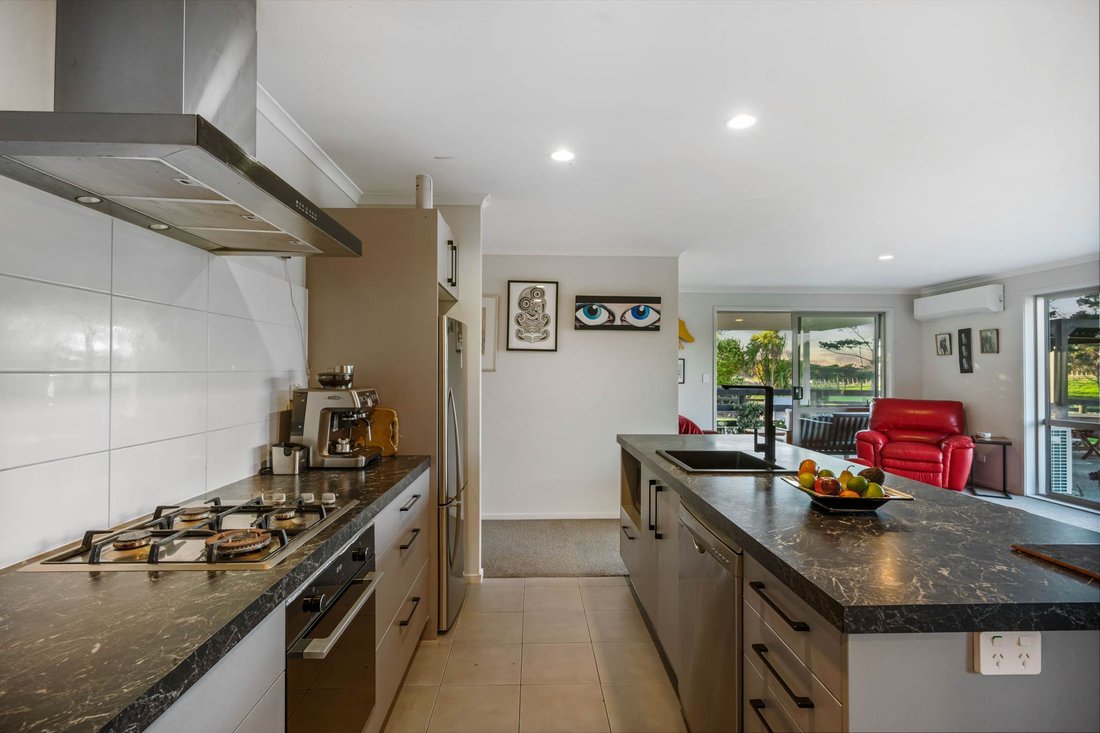 House in Muriwai, Auckland, New Zealand 5 - 15985615