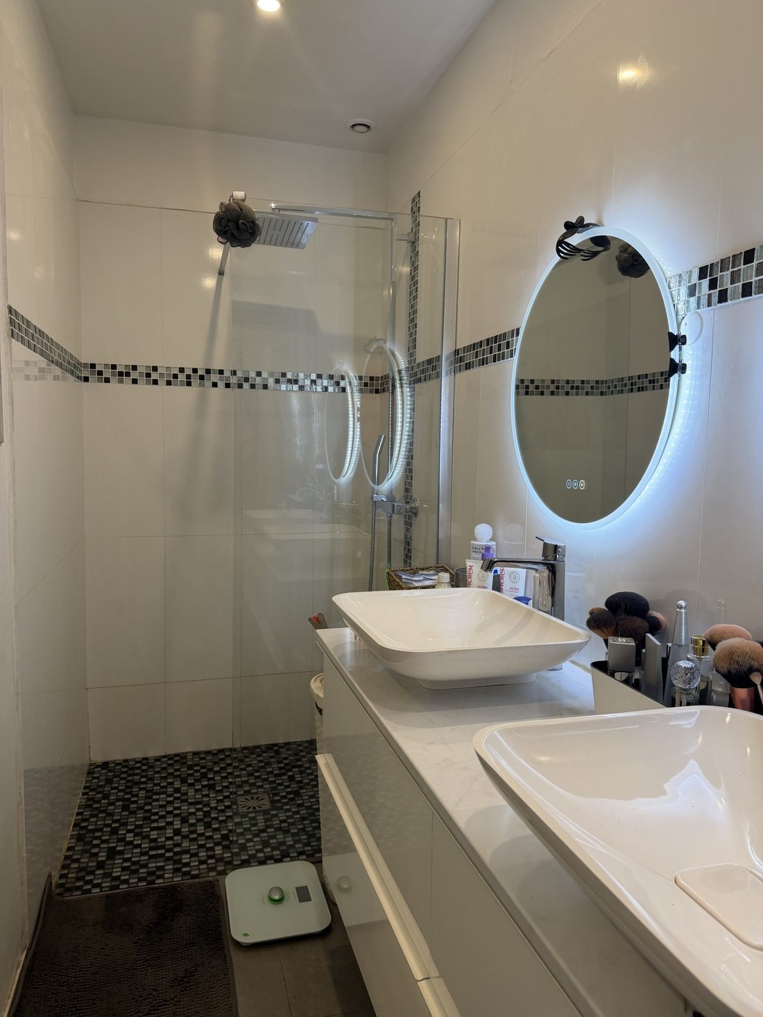Apartment in Cinq Avenues, 4e Arrondissement, Marseille 5 - 18398116