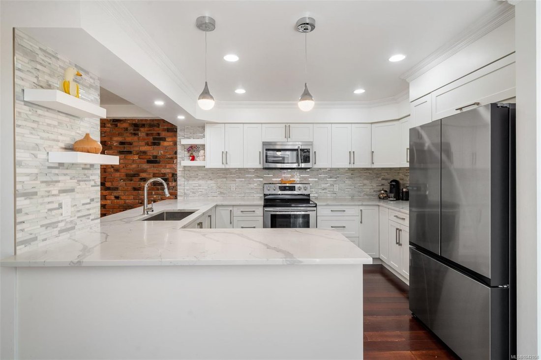 House in Saanich, British Columbia, Canada 2 - 18397825