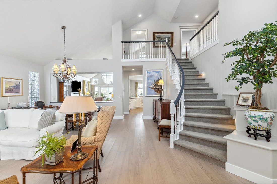 House in West Vancouver, British Columbia, Canada 3 - 18397799