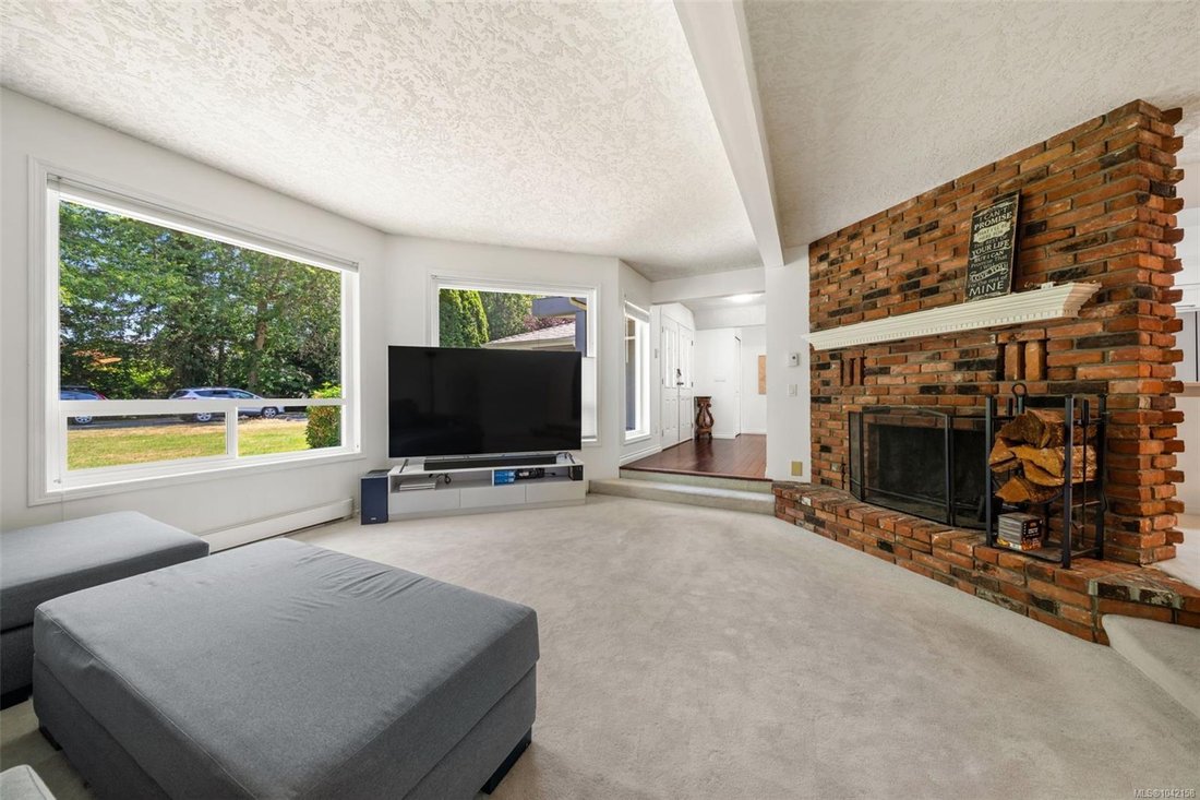 House in Saanich, British Columbia, Canada 5 - 18397825
