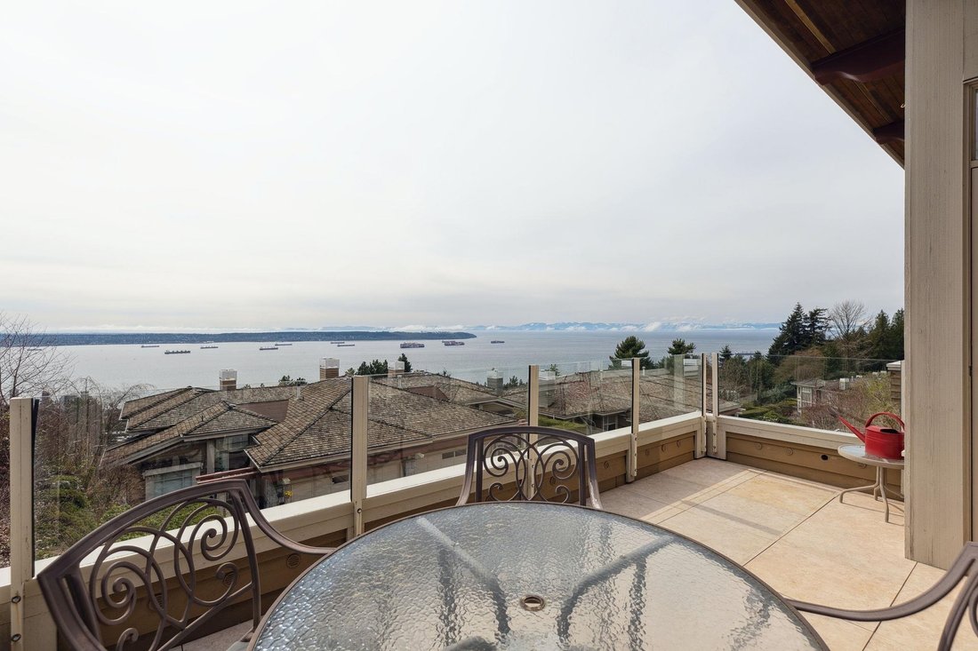 House in West Vancouver, British Columbia, Canada 2 - 18397845